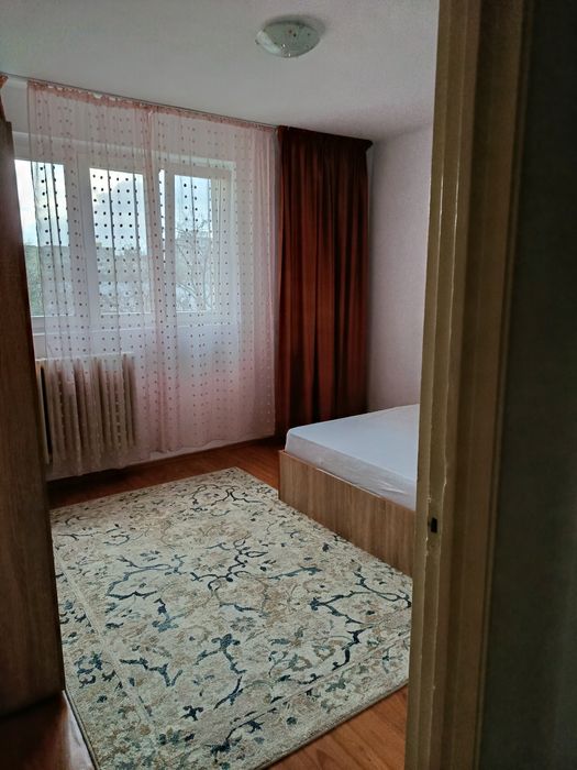 Închiriez apartament cu doua camere