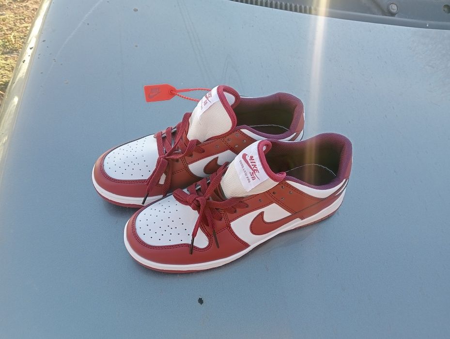 Кроссовки Nike, новые красно-белые
