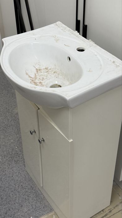 Раковина с тумбочкой