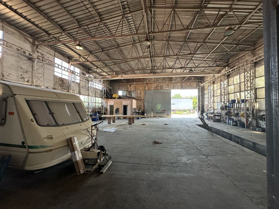 De vanzare spatiu Hala plus teren Topoloveni str. Ion Mihalache 150