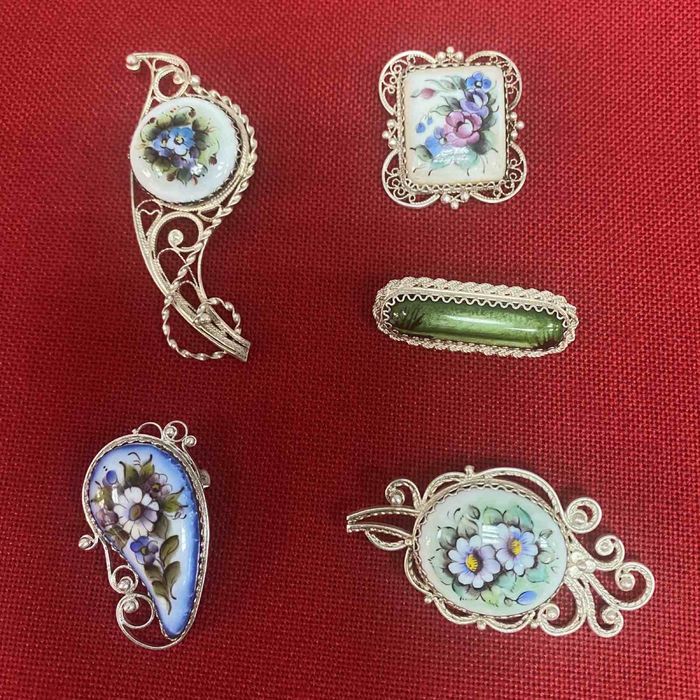 Брошки финифт рисувани