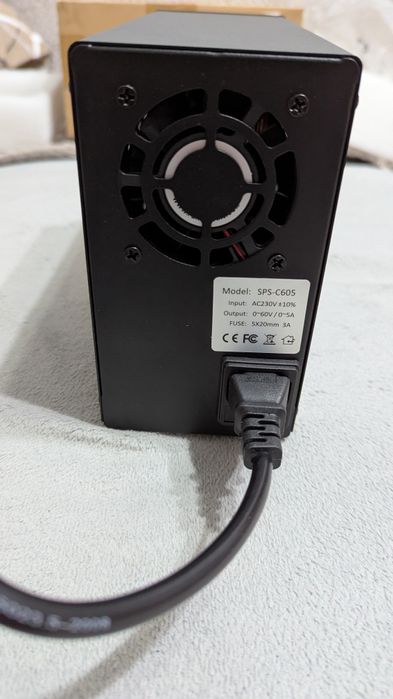 Vînd sursã de laborator