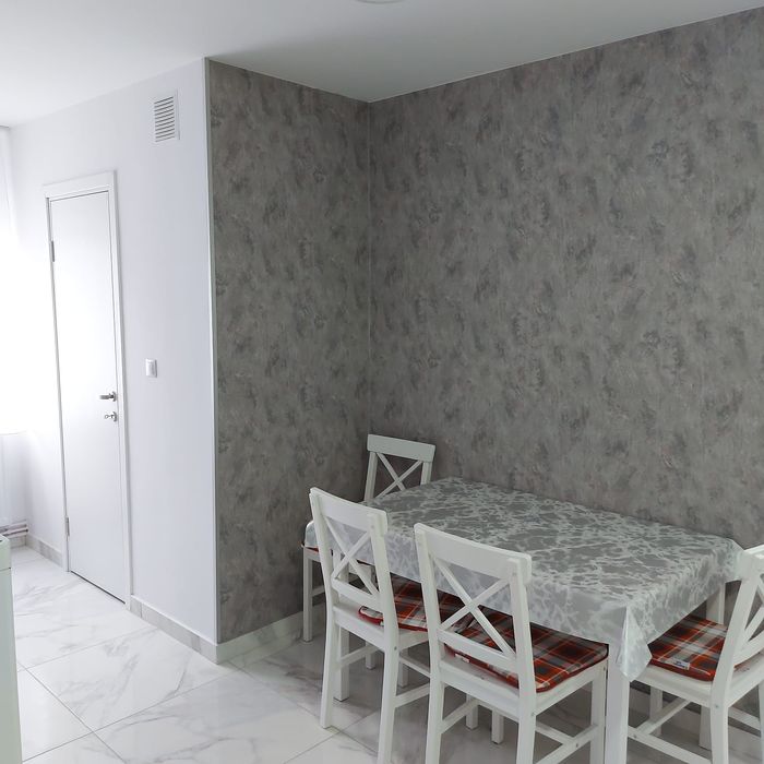 Inchiriez apartament cu 2 camere,decomandat