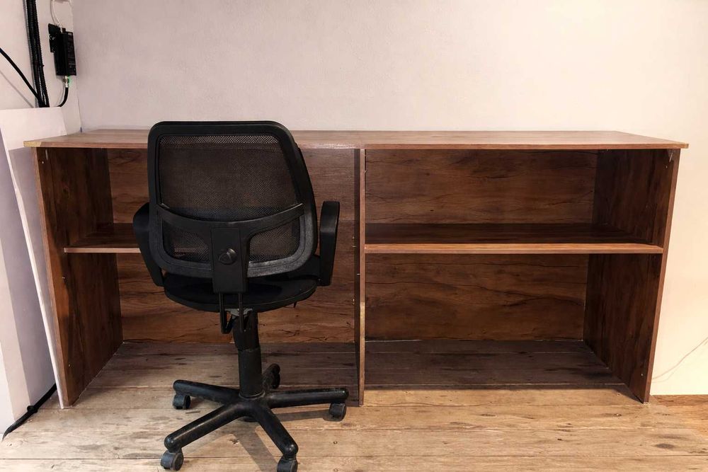 Офисный стол + 2 стула