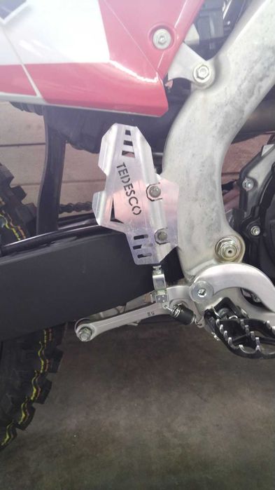 Honda CRF - Гард помпа задна спирачка