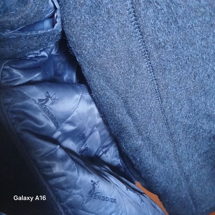 Ayollar Paltosi  sotiladi.