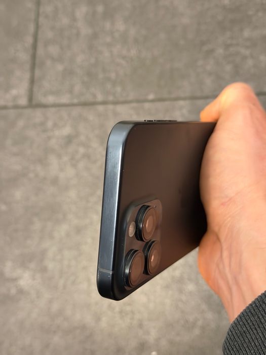 iPhone 15 Pro Max заключен iCloud