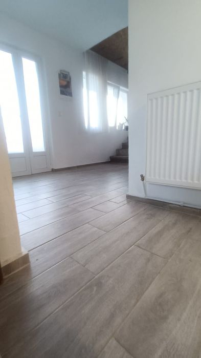 Casă în mijlocul naturii cu peisaj deosebit