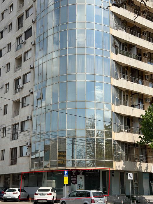 Spațiu comercial situat pe bulevardul I.C. Brătianu nr 26, în zona Aqualex, vis-a-vis de Policlinica CFR / Gara CFR.