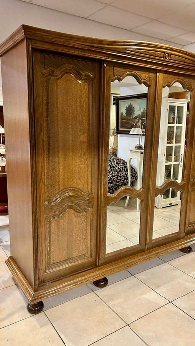 Гардероб от масивно дърво с плъзгащи врати Холандия