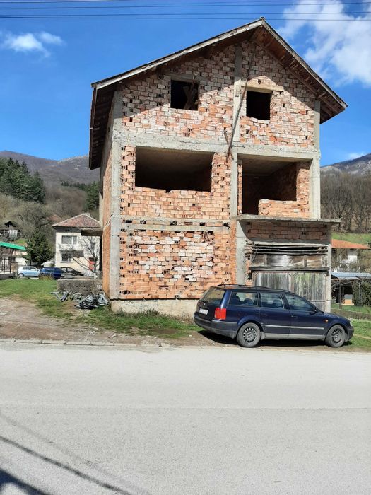 Продава се къща в с.Згориград 292 кв.м.