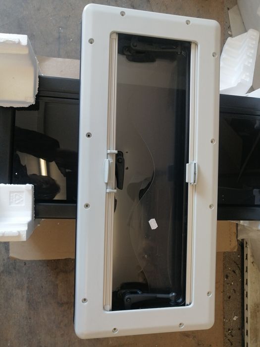 Прозорци  Dometic  за кемпер, каравана или бус , чисто нови.