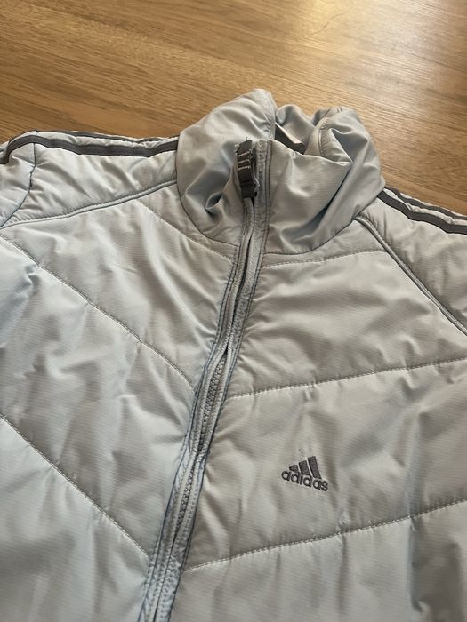 Яке адидас 2008та година с ленти