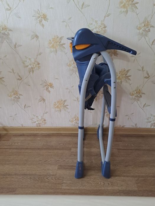 Продается детский столик для кормления.