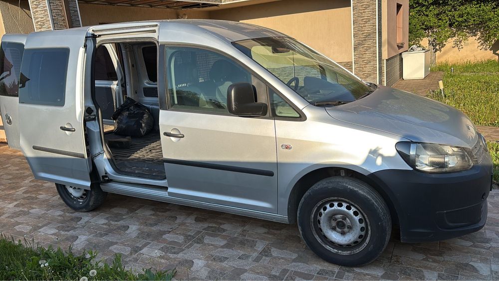 Vand autoutilitare  Vw cady an 2011 motor 1.2 benzina . Masina merge si arata bine .