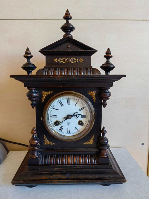 Античен настолен часовник от 1897 г.