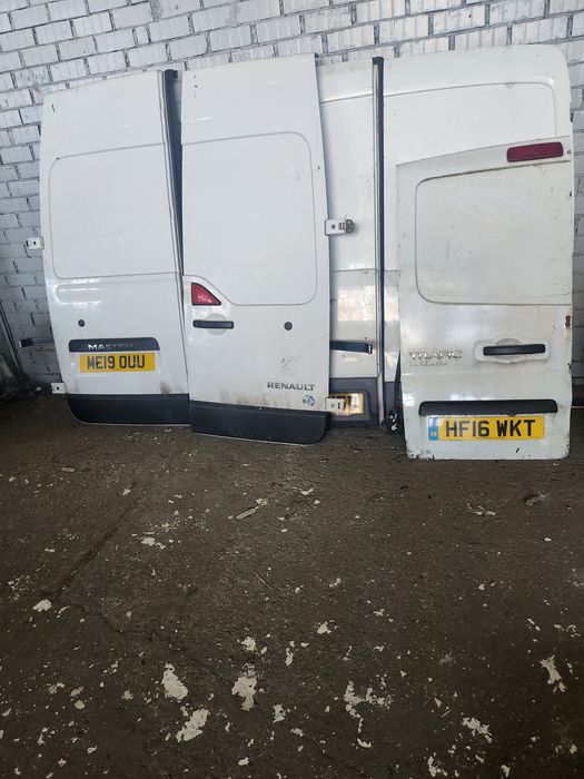 Usi spate Fața Renault master