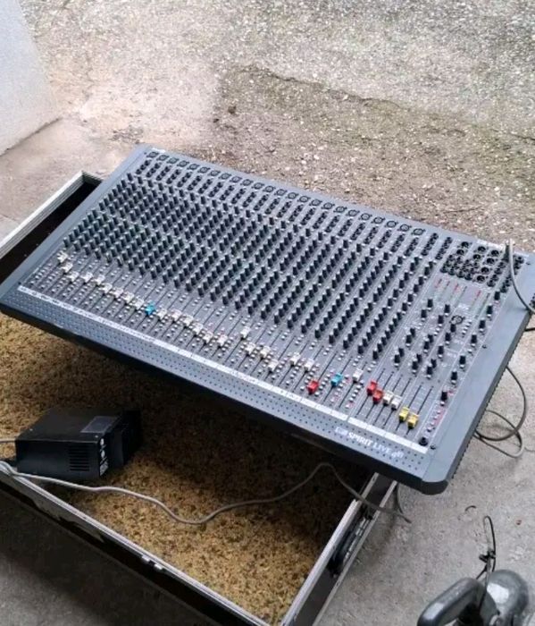 Mixer Spirit Live  Soundcraft 24 canale