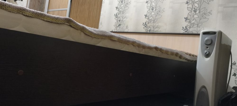 двухспальная кровать