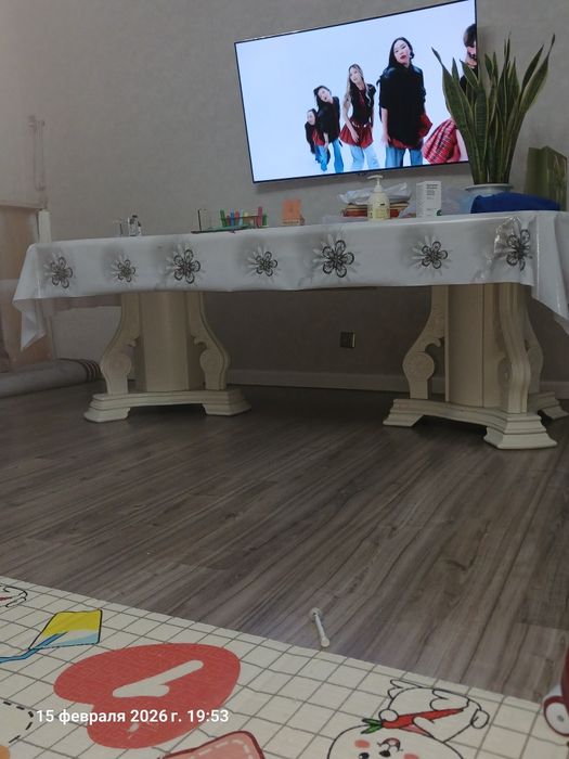 Продам стол без стульев