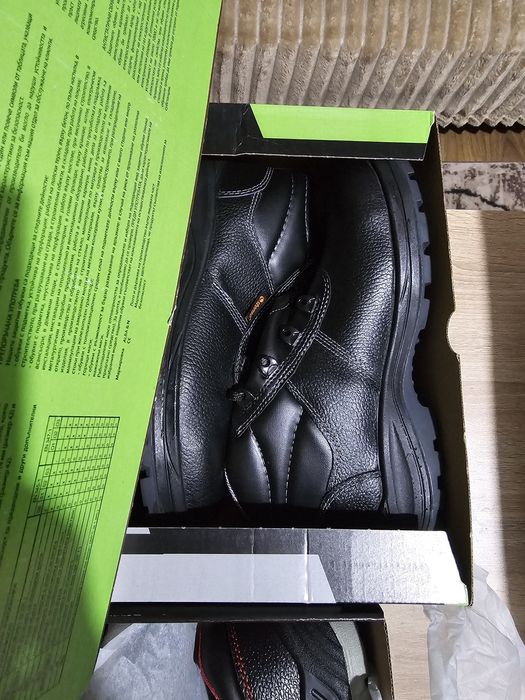 Чисто нови 43 номер-25лв