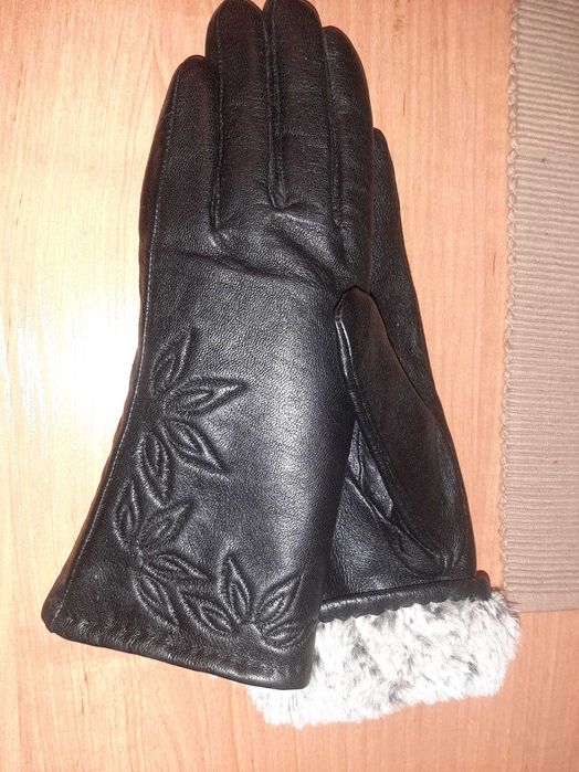 Женские кожаные перчатки, три пары.