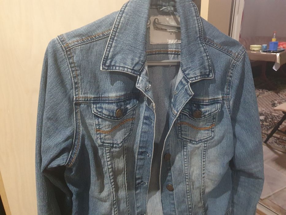 Здравейте, продавам дамско дънково яке,