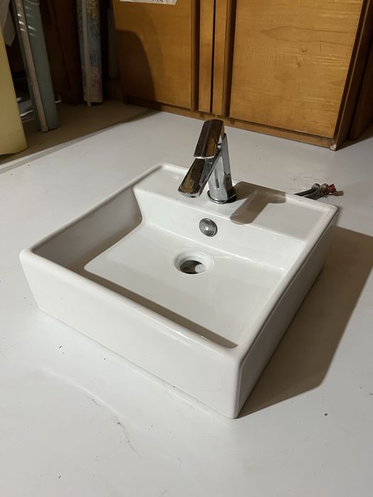 Lavoar baie patrat cu baterie