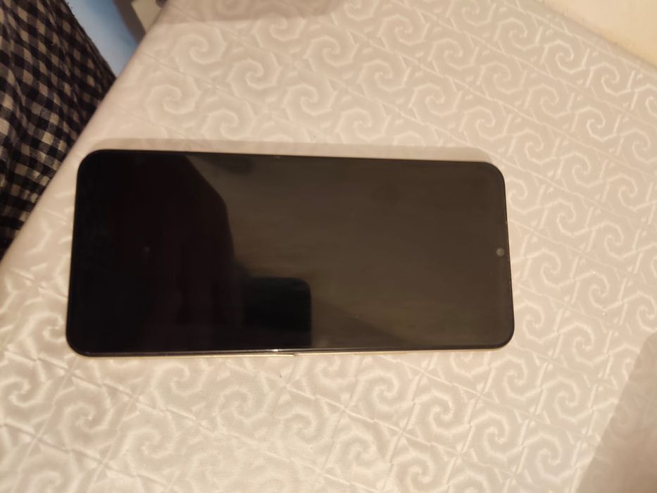 Телефон vivo Y35