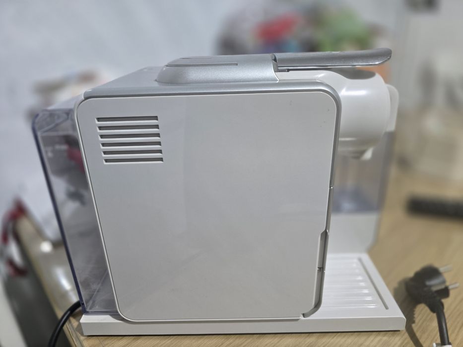 Espressor Nespresso Lattissima Touch EN560.S, 1400 W, 0.9 L, 19 bar, A