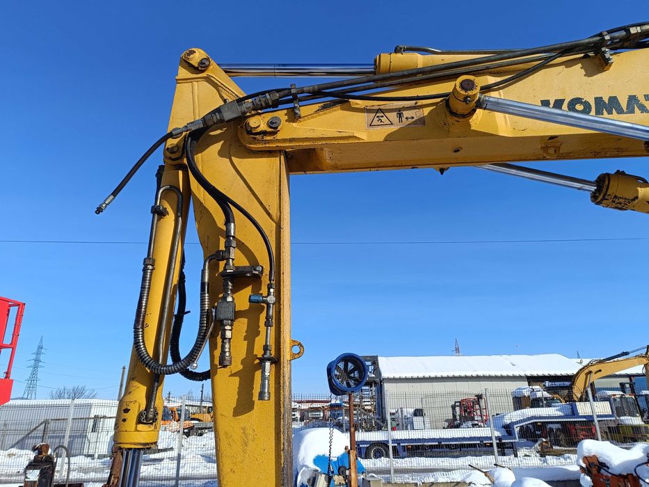 Eexcavator pe roti KOMATSU PW110R – 12 T