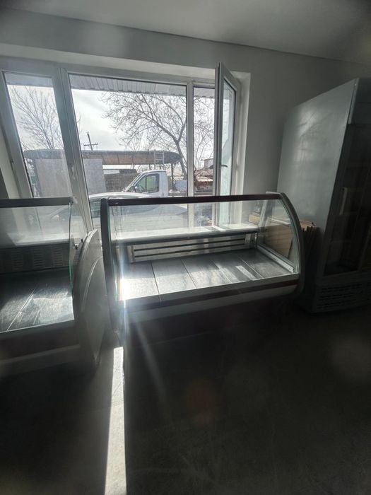 Витринный холодильник