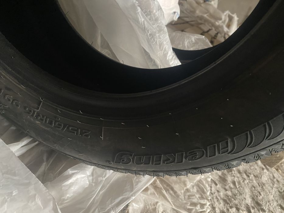 Зимние шипованные шины 215/60 R16 (пара Mileking + пара Viatti)