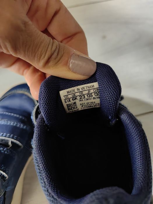 Маратонки адидас