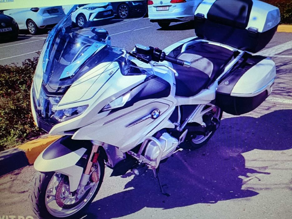 Vand BMW R 1250 RT din 2022 cu numai 15000 km