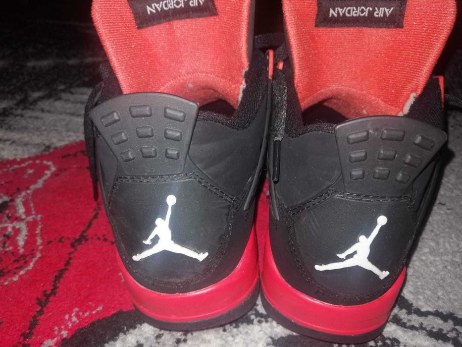 Air Jordan 4 Red Thunder
