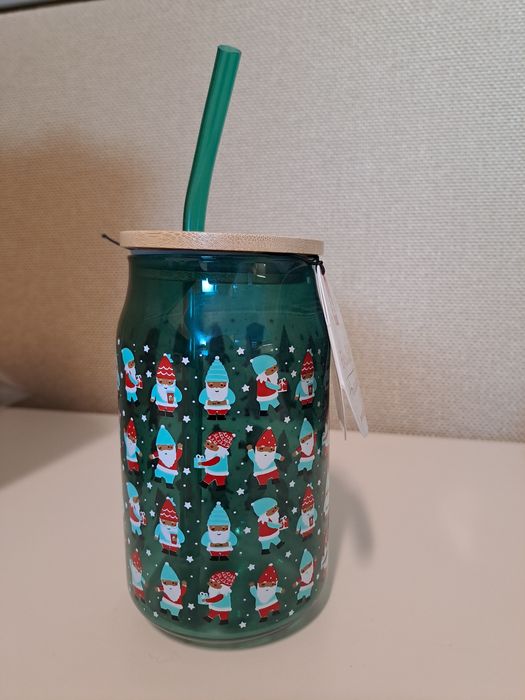 Коледна чаша със сламка