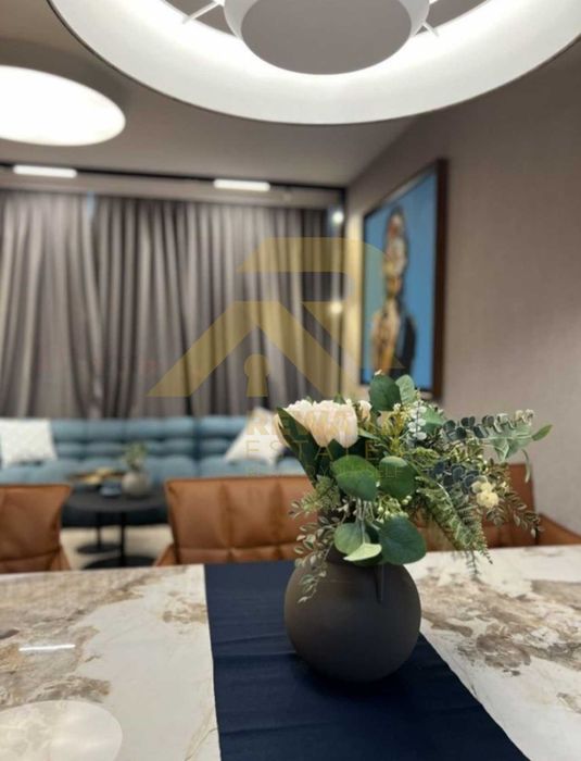 Продава се Тристаен апартамент в София, Изгрев - 127 кв.м за 3701 €/кв.м - Снимка #2