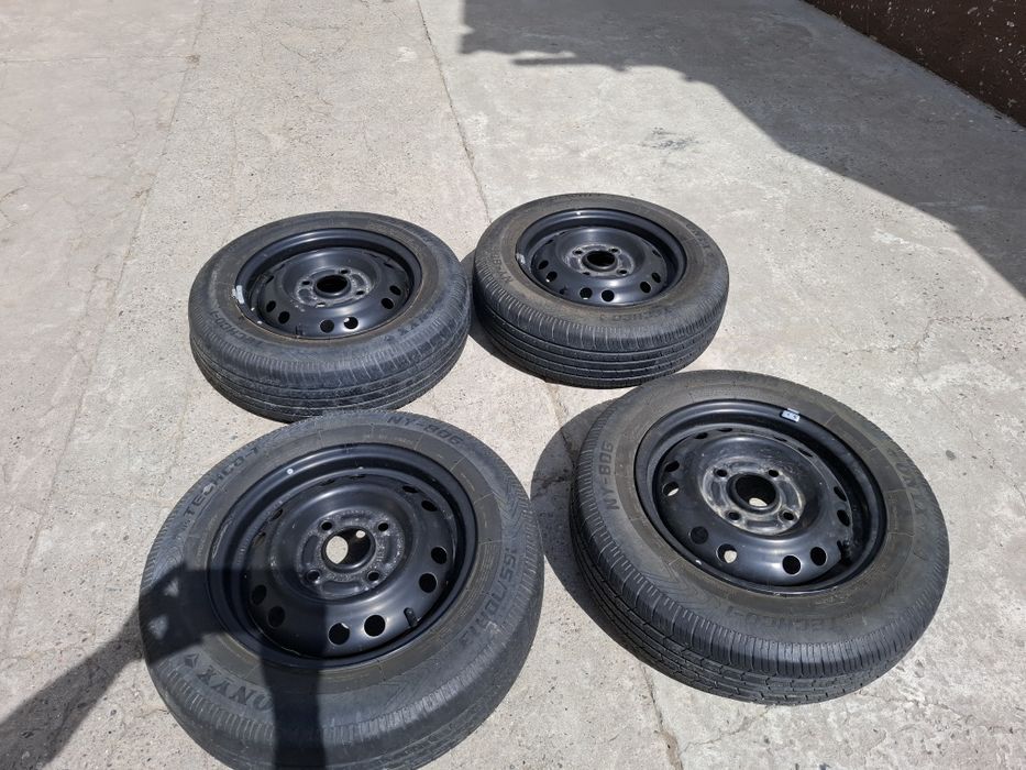Matiz balon 165/70R13 diskasi bilan. Шины Matiz 165/70 R13 с дисками.