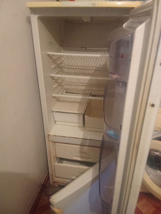 Холодильник продаеться