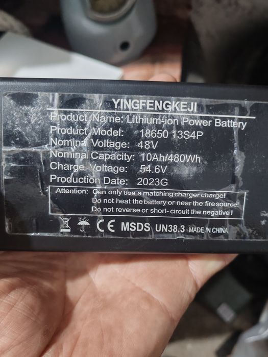 Trotineta electrica JRH. Bateria tine putin