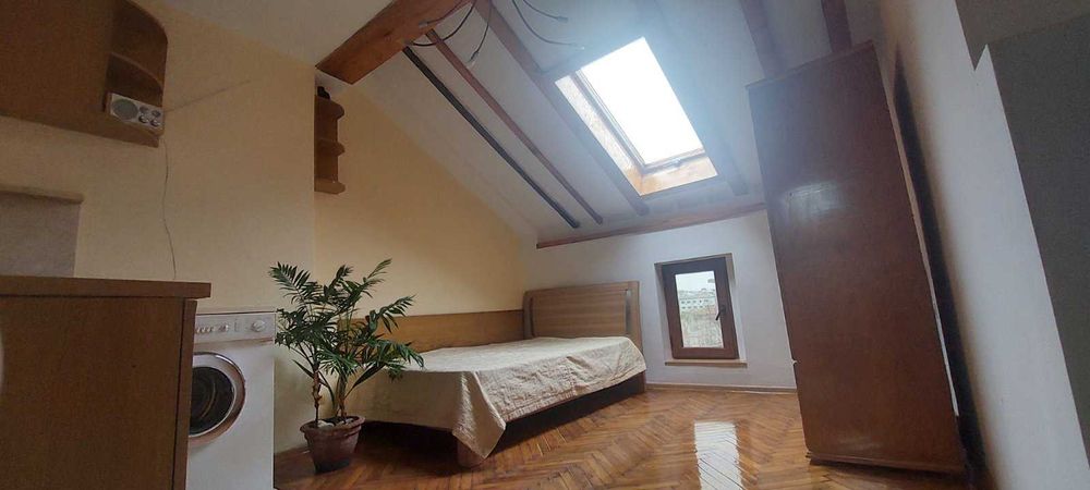 Продава се Ателие в Бургас, Център - 15 кв.м за 12 €/кв.м - Снимка #3