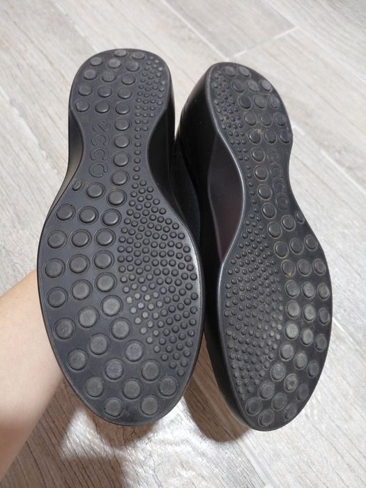Продам женские ботиночки