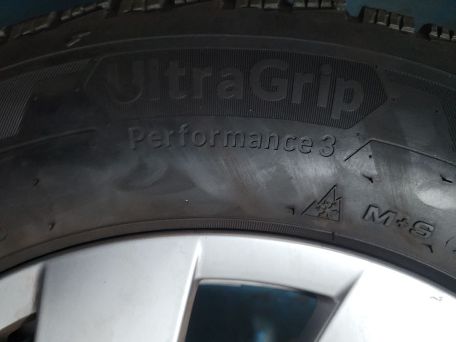 4 Anvelope 215 60 16 Goodyear UltraGrip Performance 3 dot 3823 Passat