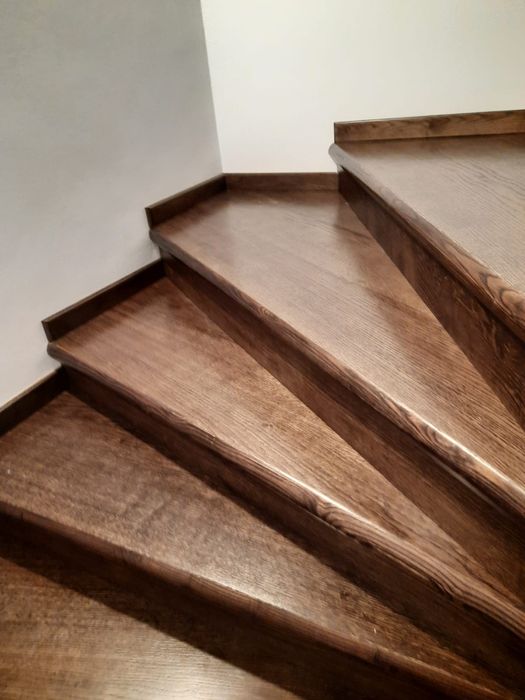 Scari din lemn stratificat