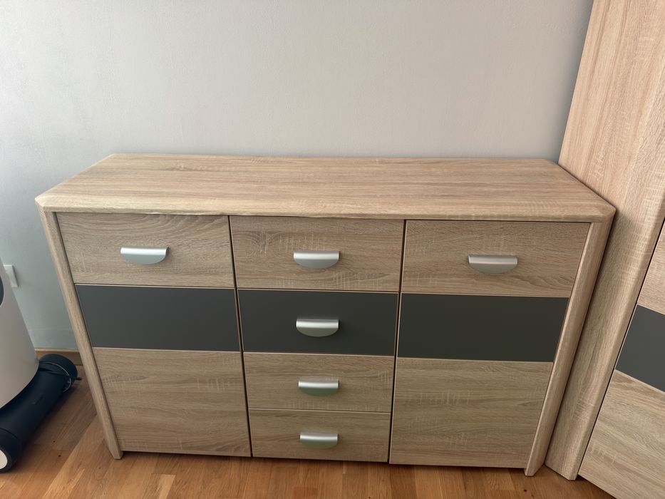 Set mobilier cameră: pat+ saltea + noptieră + comodă