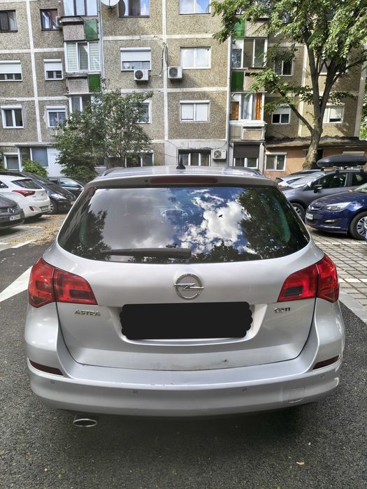 Opel Astra J din 2011, motor 2.0 cdti 165 cp