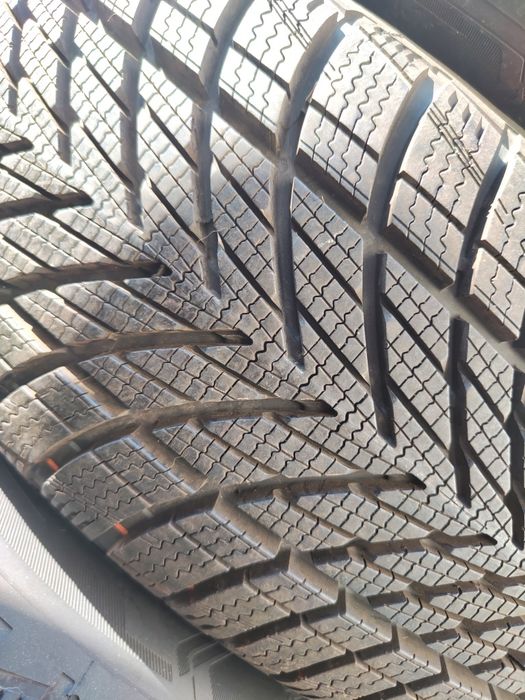 4 бр зимни 215/60/16 Goodyear Дот 25г