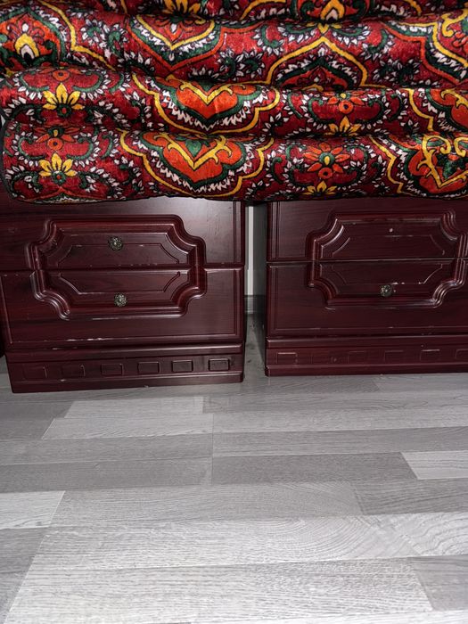 Продается комод и две тумбочки комплект!