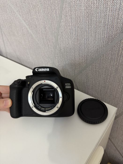Продам новый Canon Eos 2000D